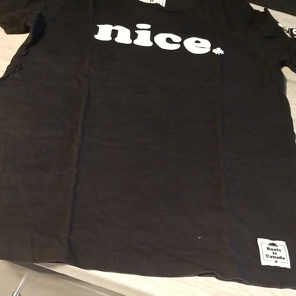 Roots  T-Shirt Size Small